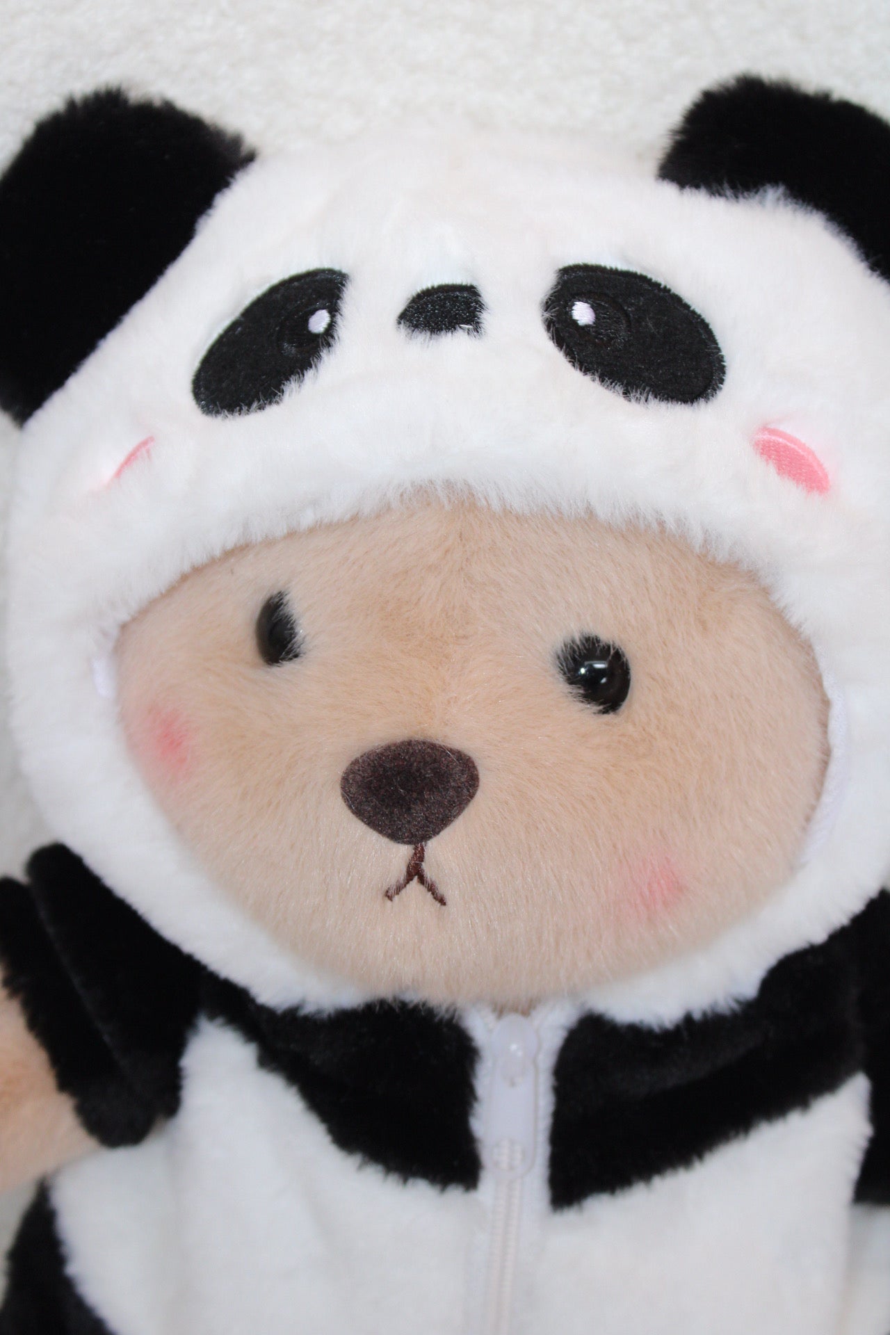 Peluche d’ours deguisé en panda