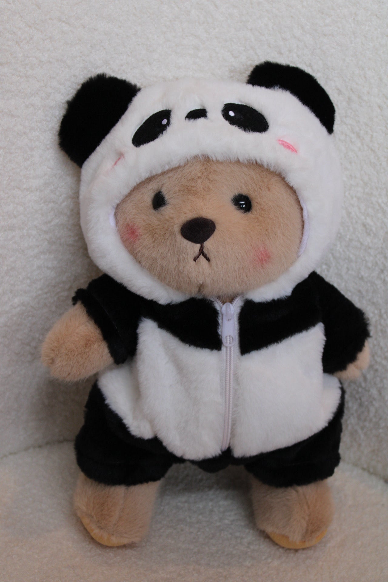Peluche d’ours deguisé en panda